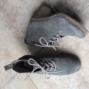 White Mountain Real Suede 7.5 - Slate Gray
